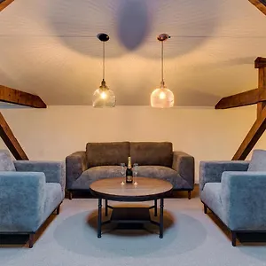 Upstairs Boutique Bukareszt